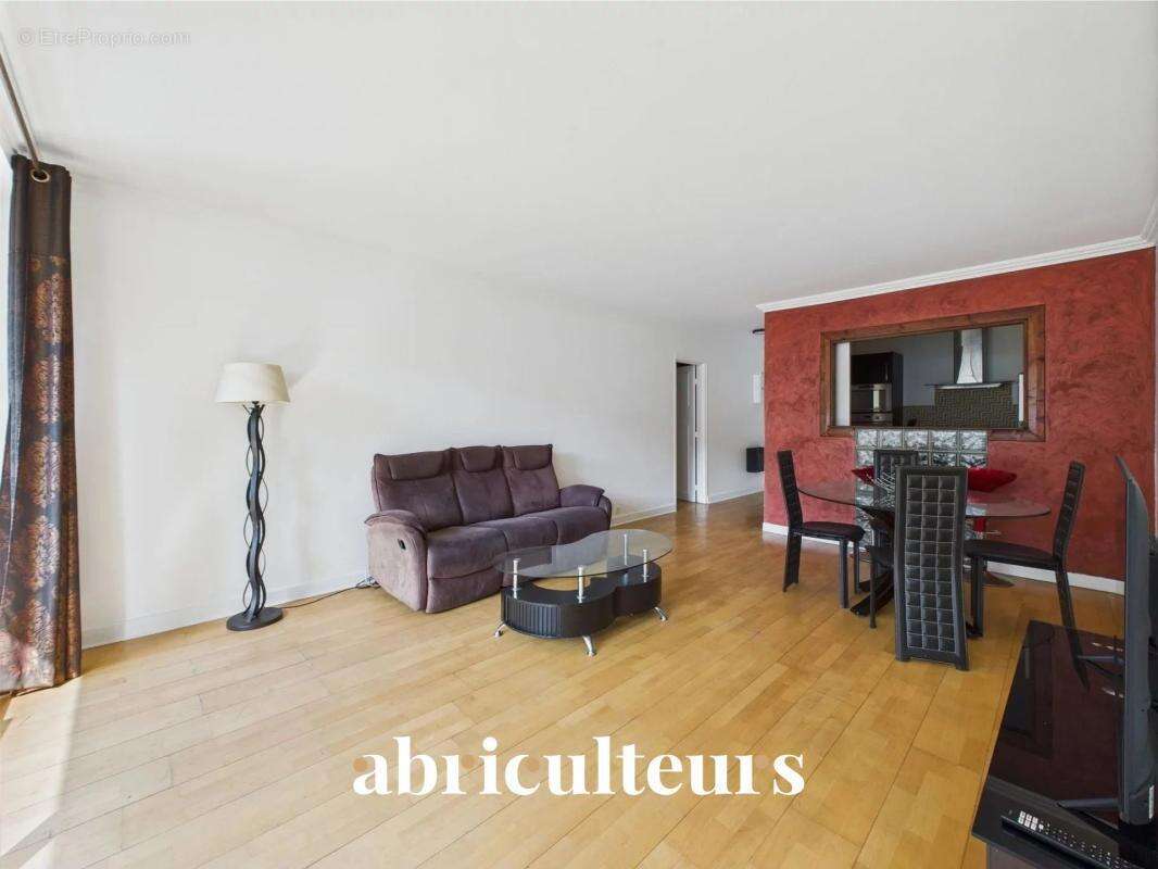 Appartement - 86 m² - Séjour lumineux avec accès balcon en vente à Courbevoie (92400) - photo 8