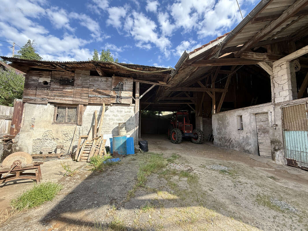 Maison de village avec grange et dépendances - photo 3