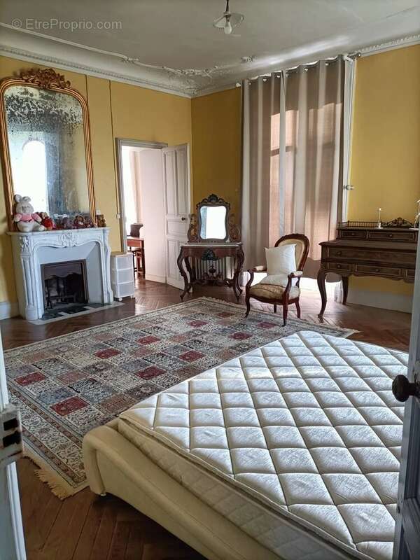 Maison à MONTRAVERS