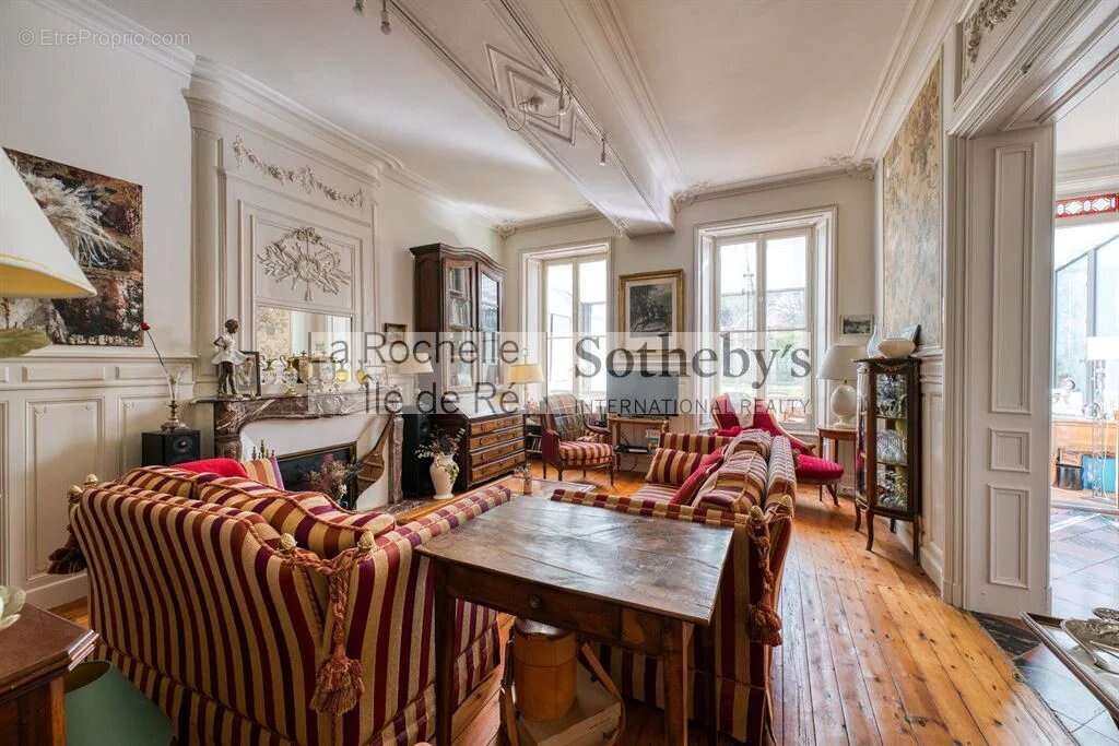 Elégant Appartement de Charme avec Jardin - photo 12