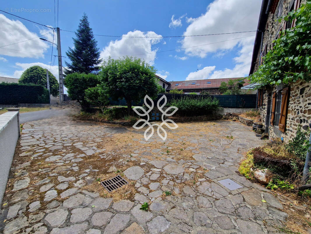 Maison à MASSIAC