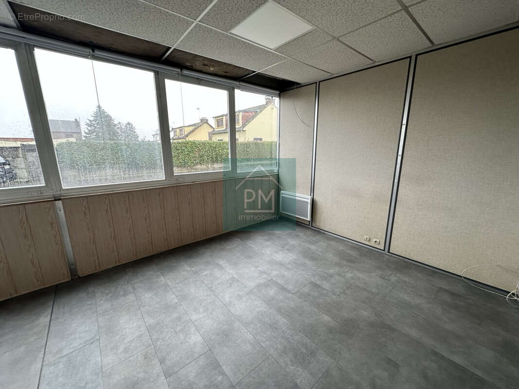 Commerce à FEUQUIERES-EN-VIMEU