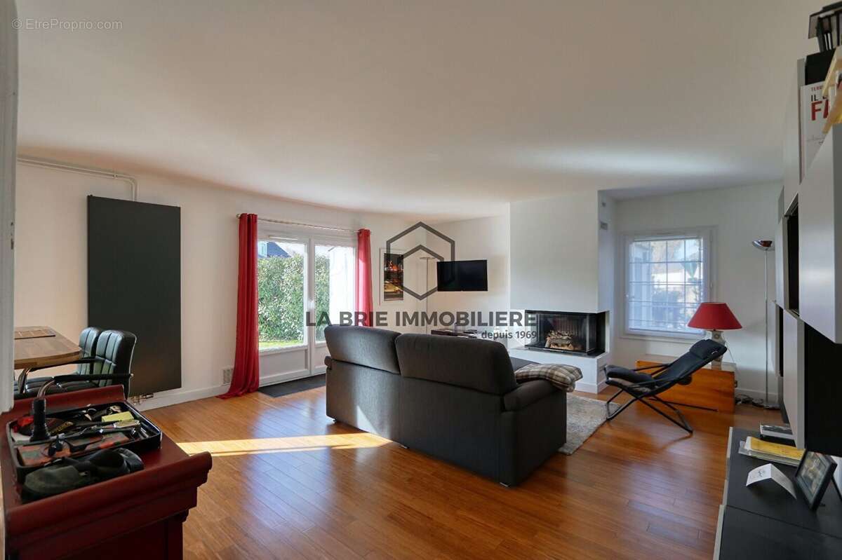 Maison 108 m² à Marolles-En-Brie  - photo 6