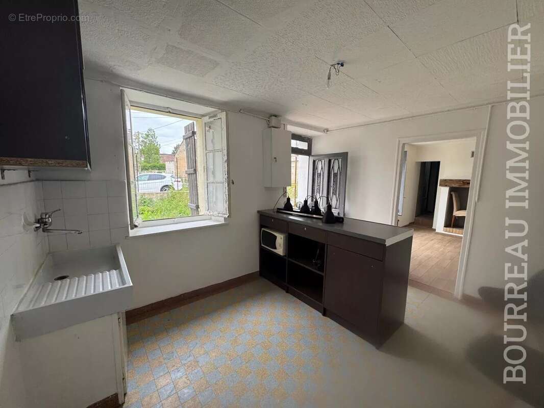 Appartement à LA CELLE-SAINT-CYR