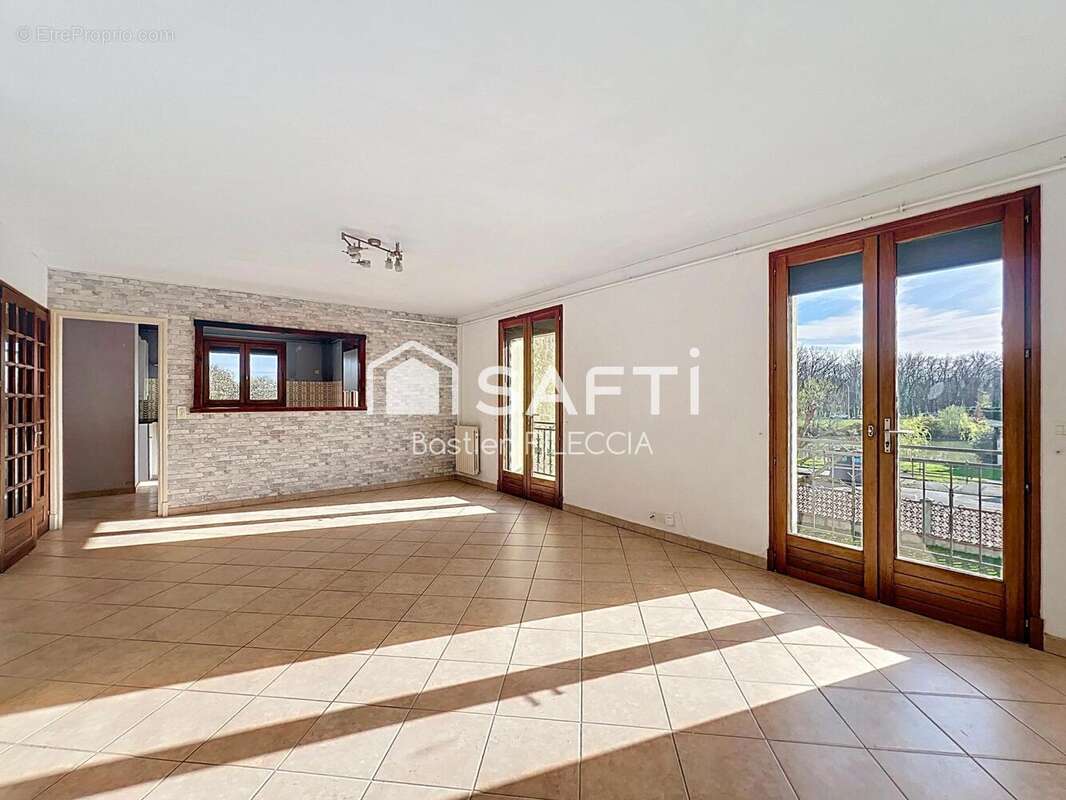 Maison 150 m² à Roquettes  - photo 2