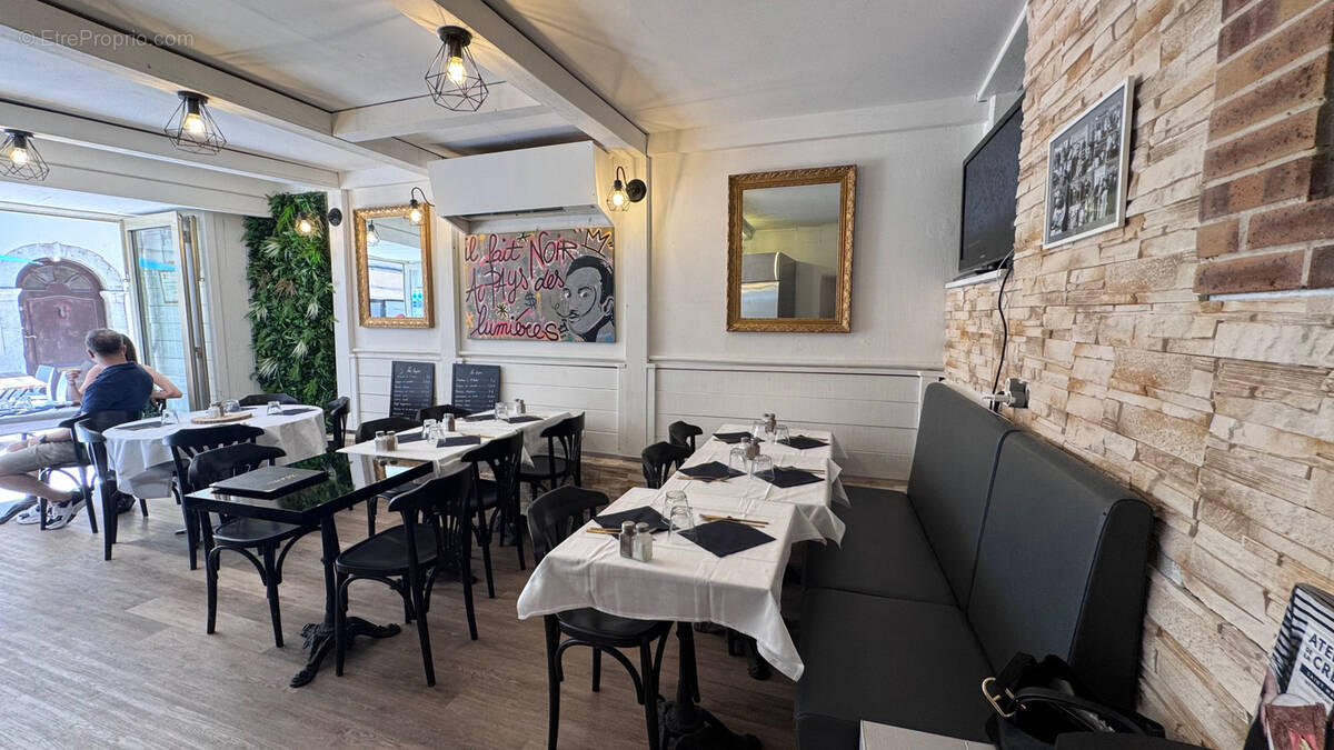 Commerce à LA COLLE-SUR-LOUP