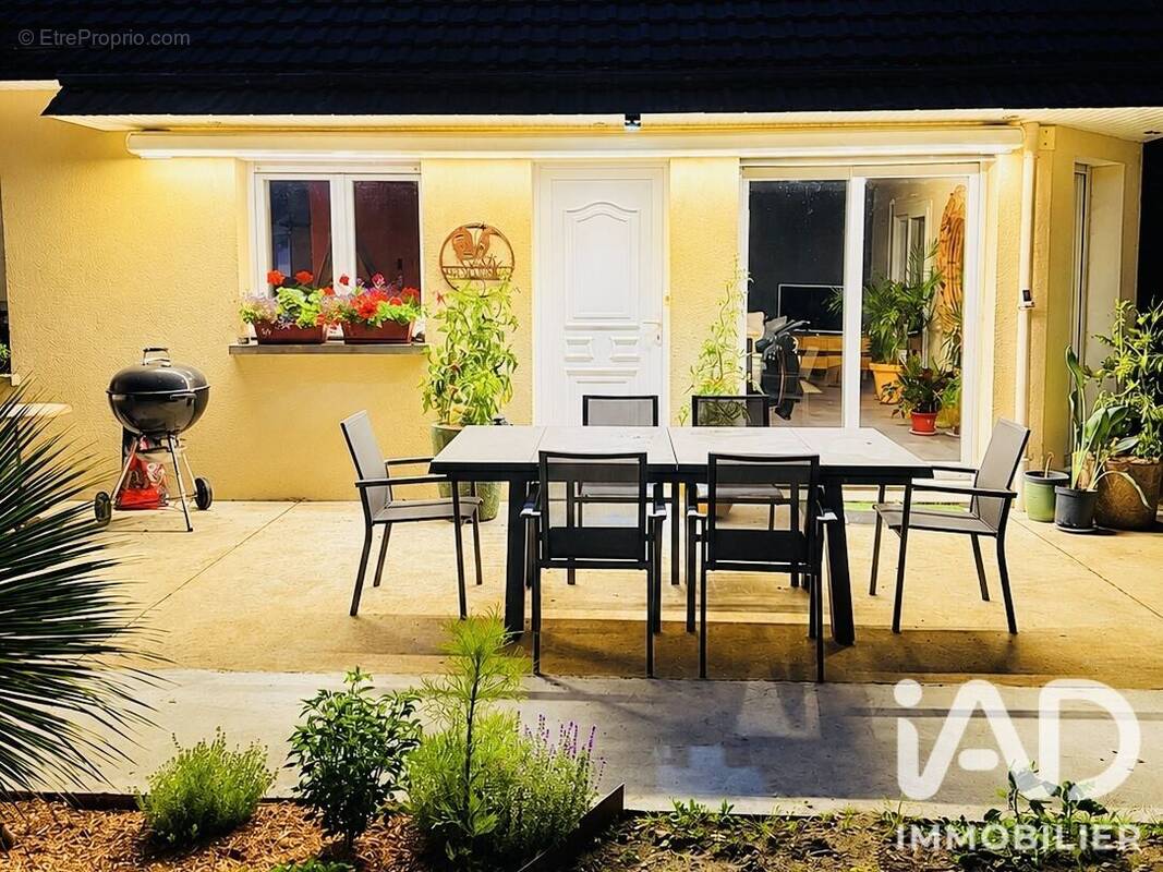 Photo 1 - Maison à LE VAL-SAINT-PERE