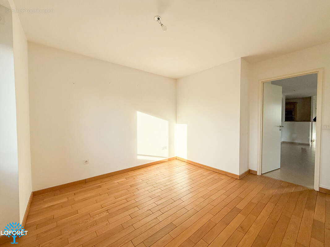 Appartement à SAINTE-GENEVIEVE-DES-BOIS