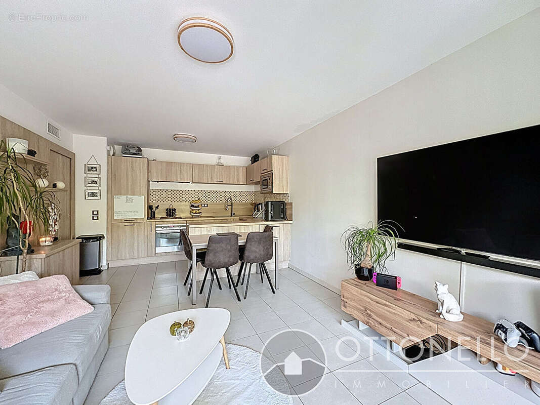Appartement à ROQUEBRUNE-SUR-ARGENS