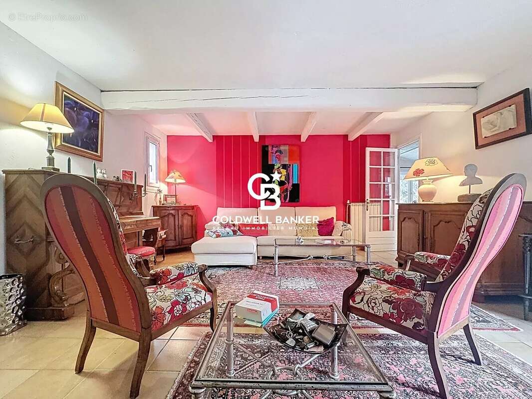 Maison à BAGNOLS-EN-FORET