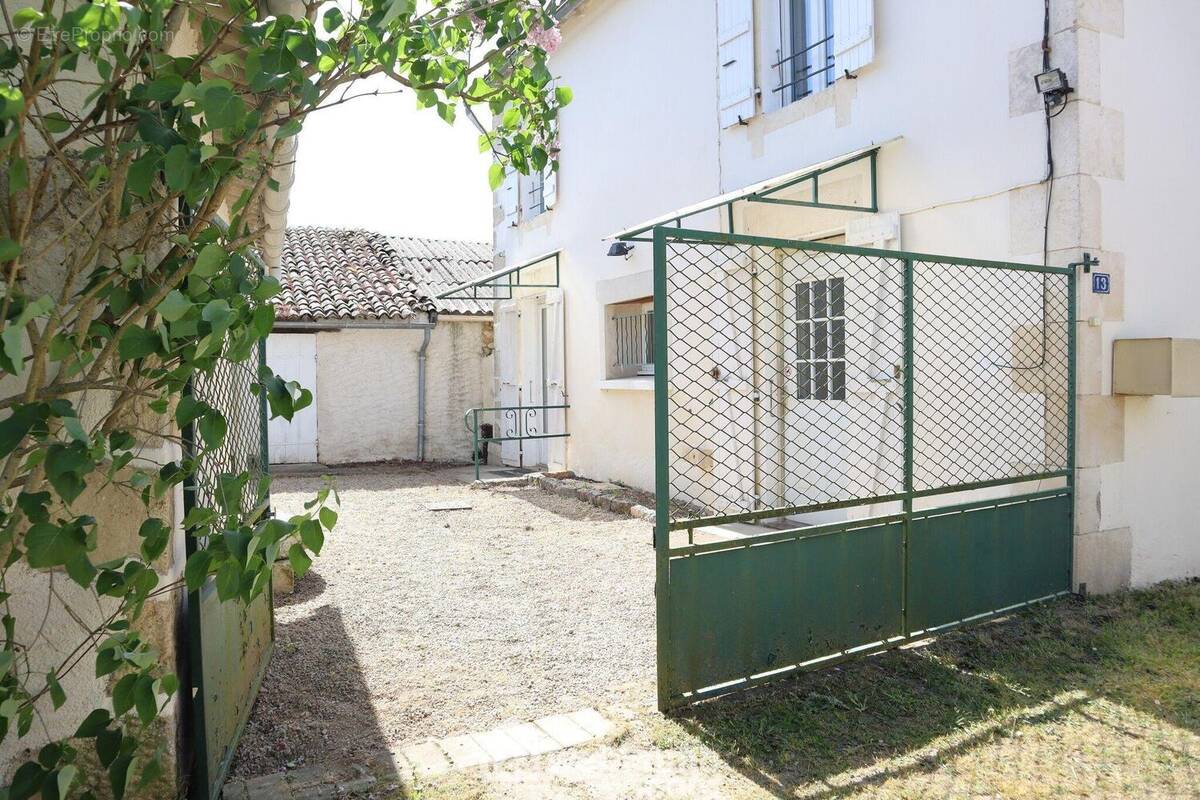 A moins de 5 minutes du centre-ville. - Maison à CHAUVIGNY