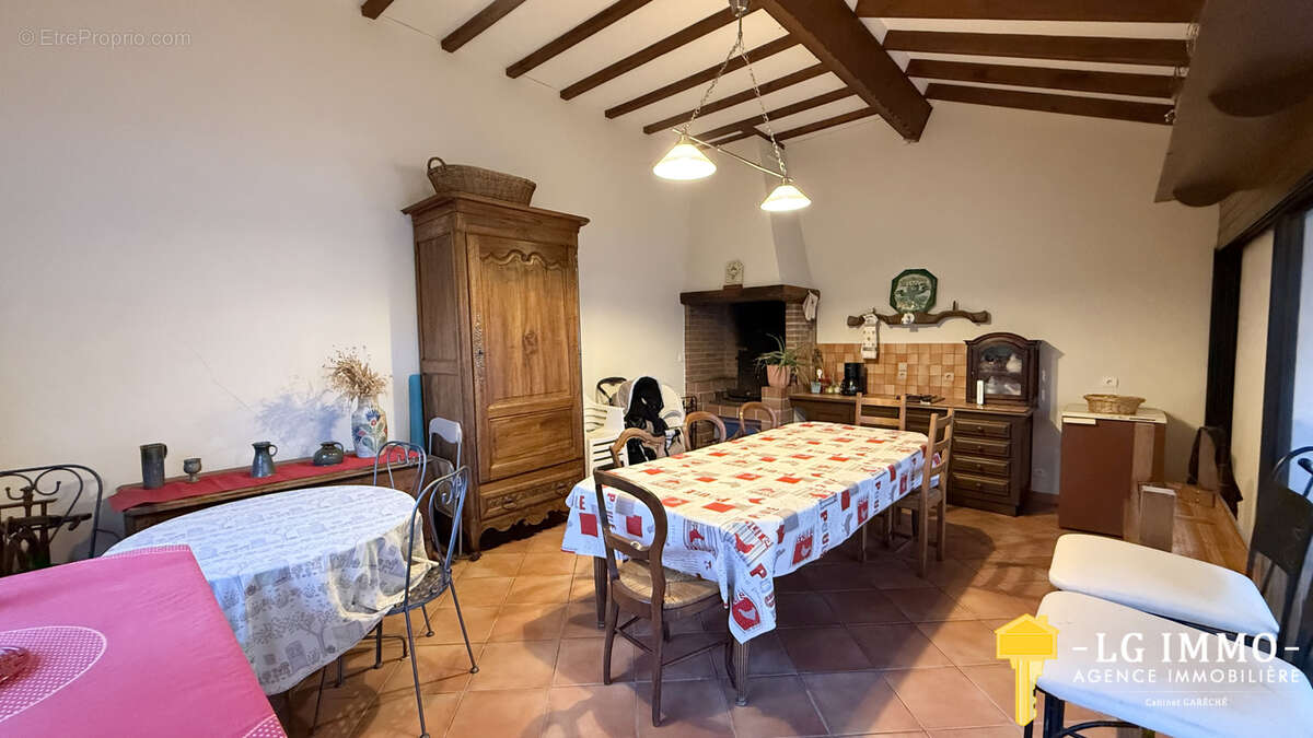 Maison à BRIE-SOUS-MORTAGNE