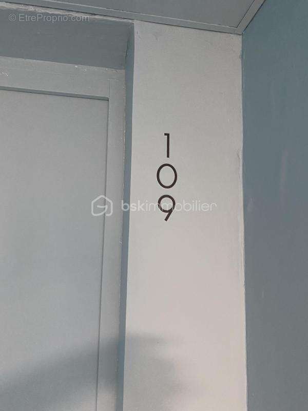 SAINT-CHRISTOL ((84) -  Créez votre T2 sur mesure ! Plateau sous forme d'appartement de 68 m² env. situé au 1er étage avec ascen - photo 7