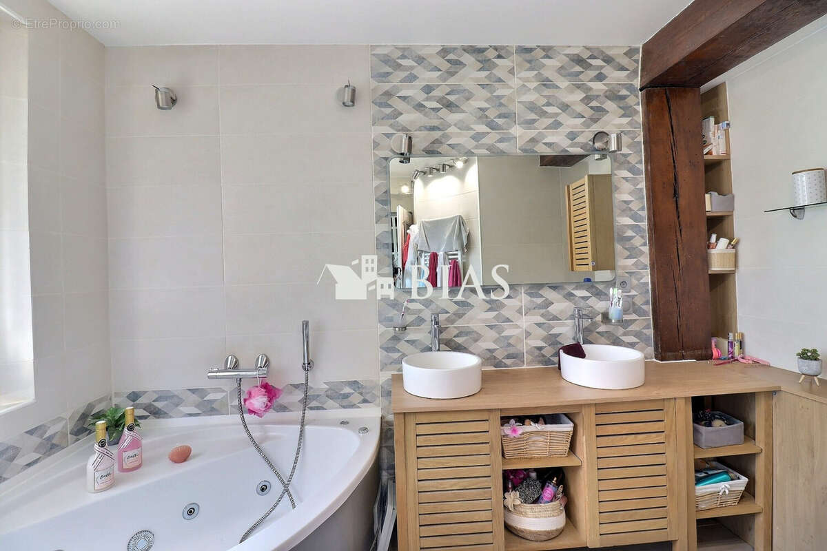 Maison à PONT-L&#039;EVEQUE