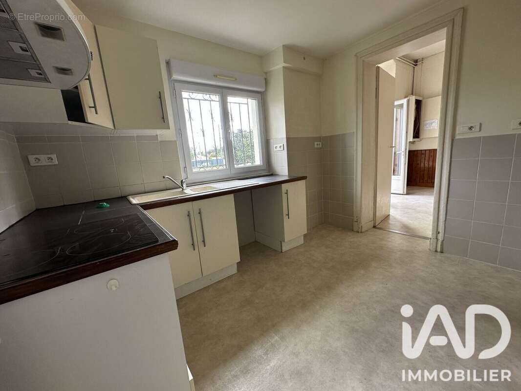 Maison 143 m² à Ambares-Et-Lagrave  - photo 4