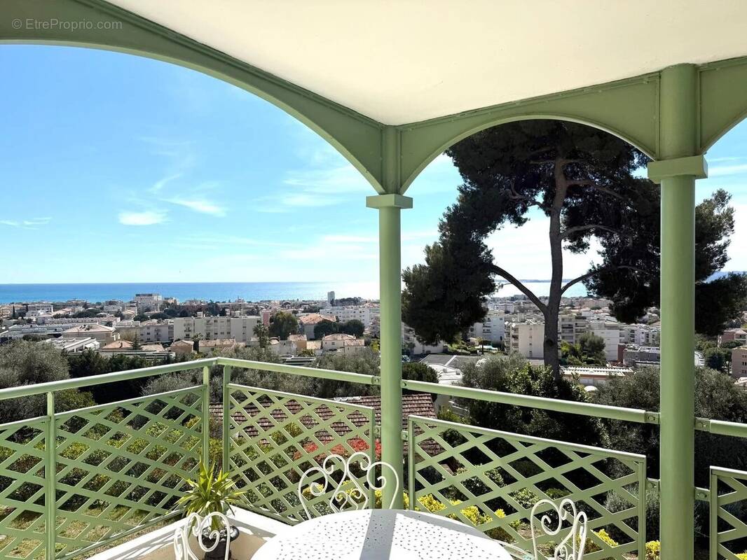 Appartement à SAINT-LAURENT-DU-VAR