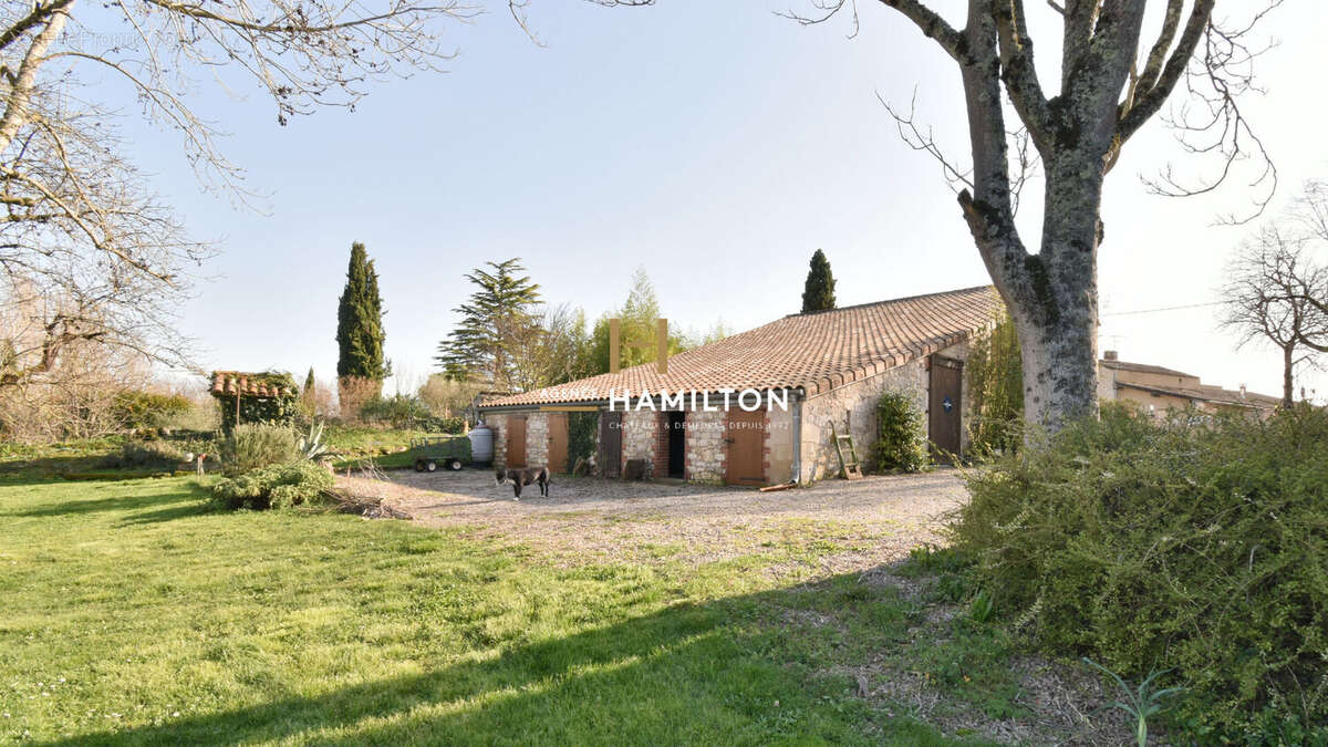 Charmante propriete avec prairies, piscine, garage et batiments annexes - photo 13
