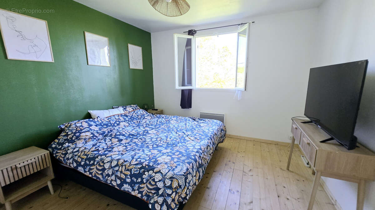 Maison à SAINT-MAGNE-DE-CASTILLON