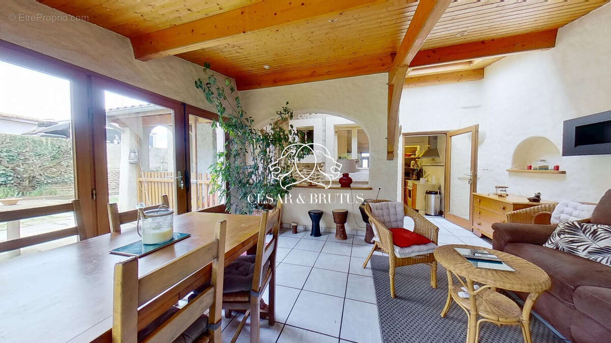 Maison à CHATEAUNEUF-DE-GALAURE