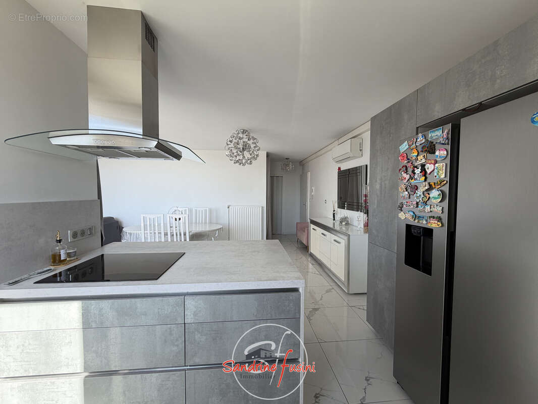 Appartement à CARROS