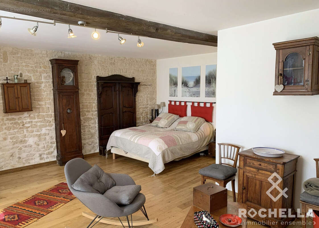 Maison 362 m² à Surgeres  - photo 5