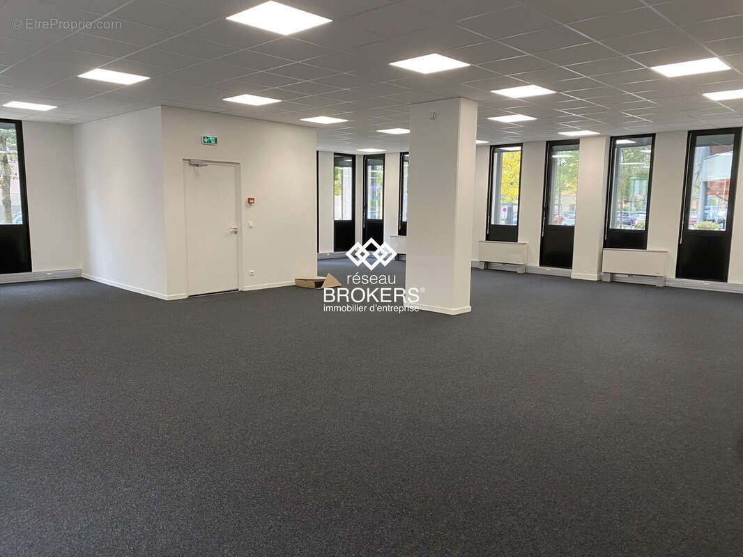 Commerce 125 m² à Grenoble  - photo 2
