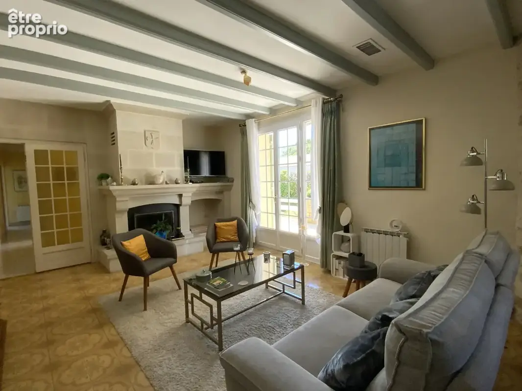 Villa cossue située à Uzès avec terrain de 1400 m2 avec piscine. - photo 5