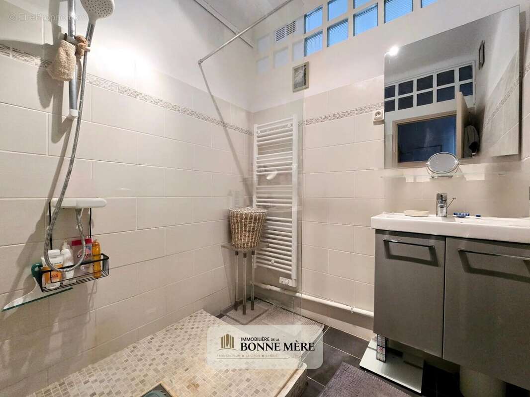 Appartement à MARSEILLE-6E