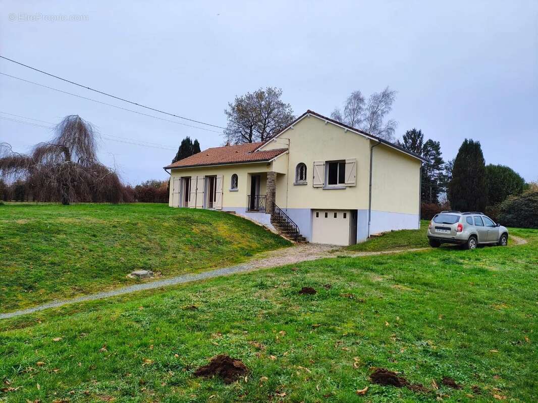 Maison à LA CHAPELLE-MONTBRANDEIX