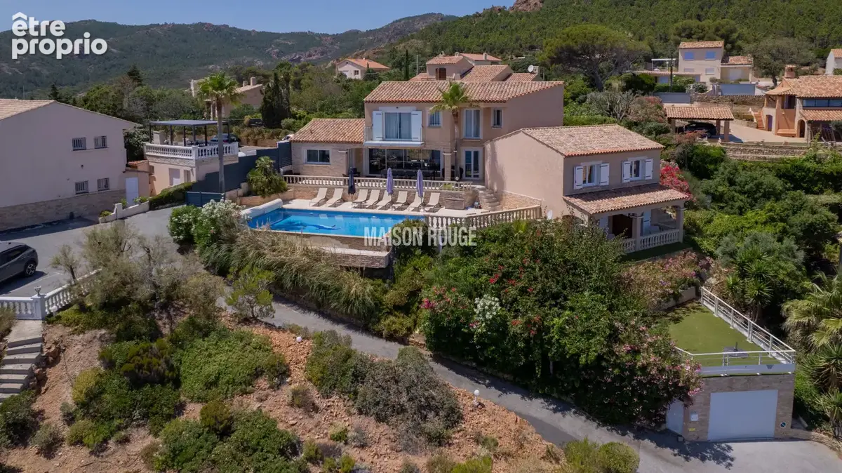 Saint-Raphaël : Villa contemporaine d'exception avec vue mer panoramique et piscine à débordement » - photo 8