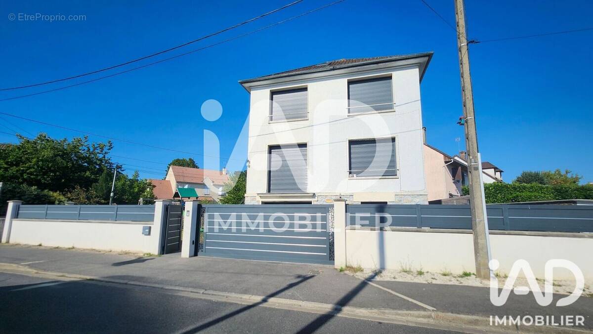 Photo 1 - Maison à GRETZ-ARMAINVILLIERS