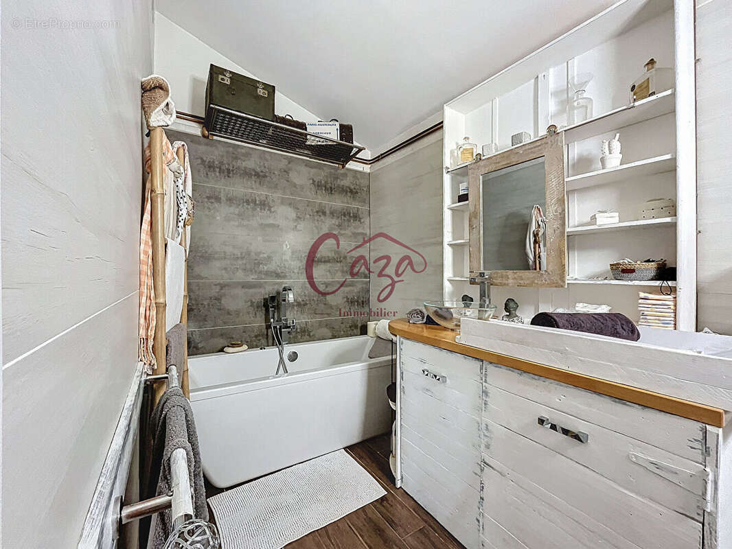 Maison à CAMBLANES-ET-MEYNAC