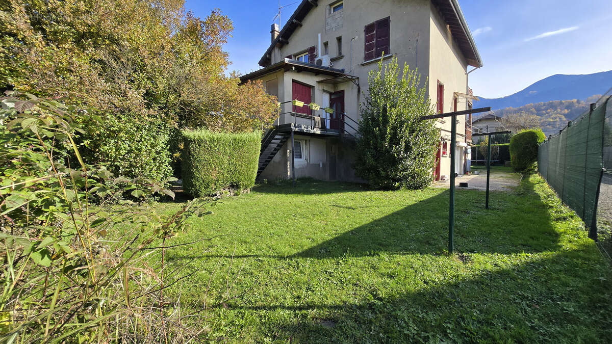Appartement à LA CROIX-DE-LA-ROCHETTE