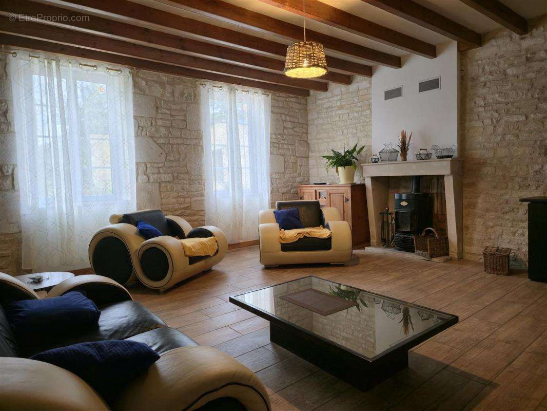 Maison à SAINT-MANDE-SUR-BREDOIRE