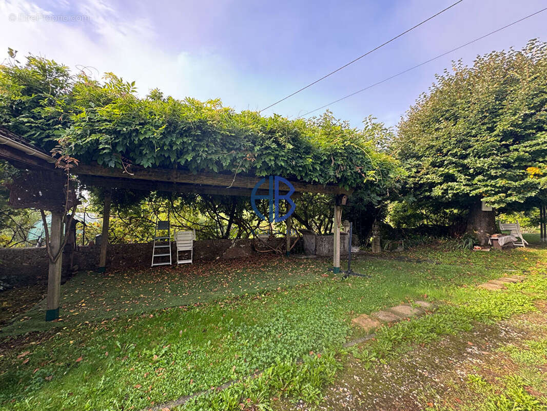 Maison à SAINT-VICTOR-DE-MORESTEL