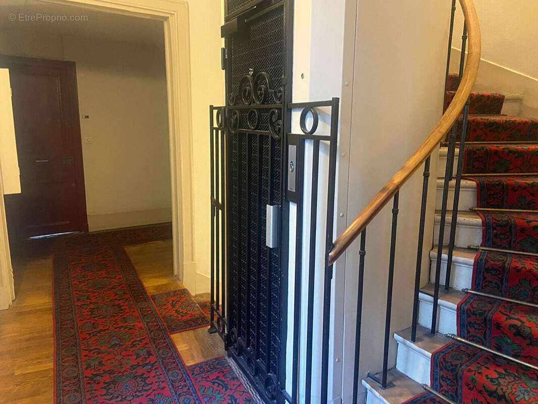 Appartement à PARIS-1E