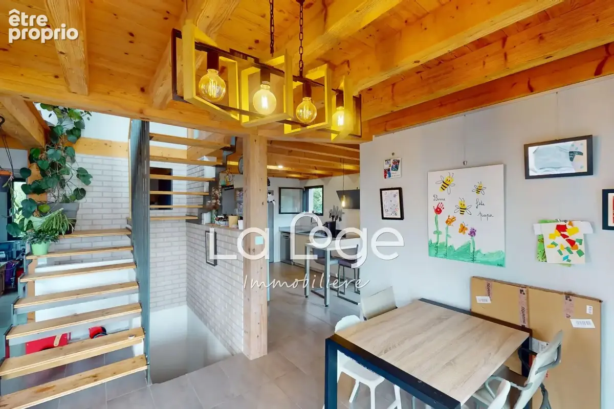 Maison 141 m² à Saint-Bonnet-En-Champsaur  - photo 3