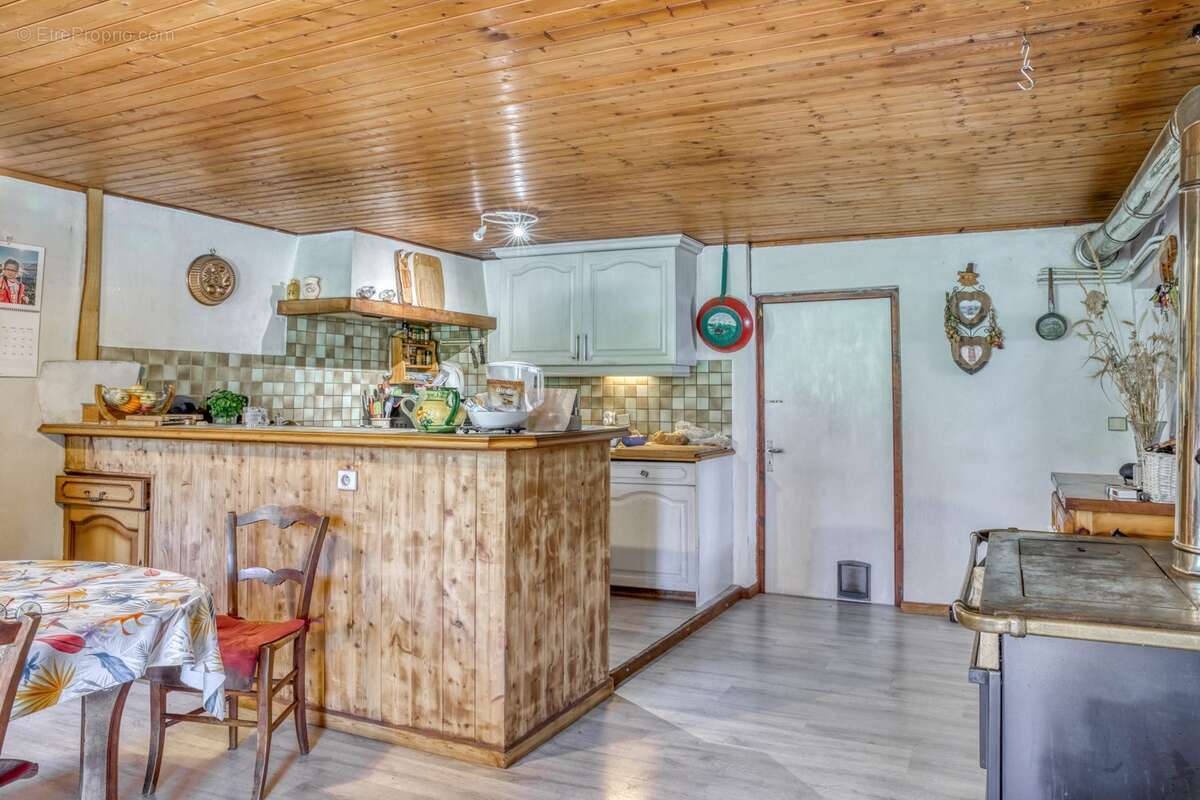 Maison 527 m² à Demi-Quartier  - photo 4