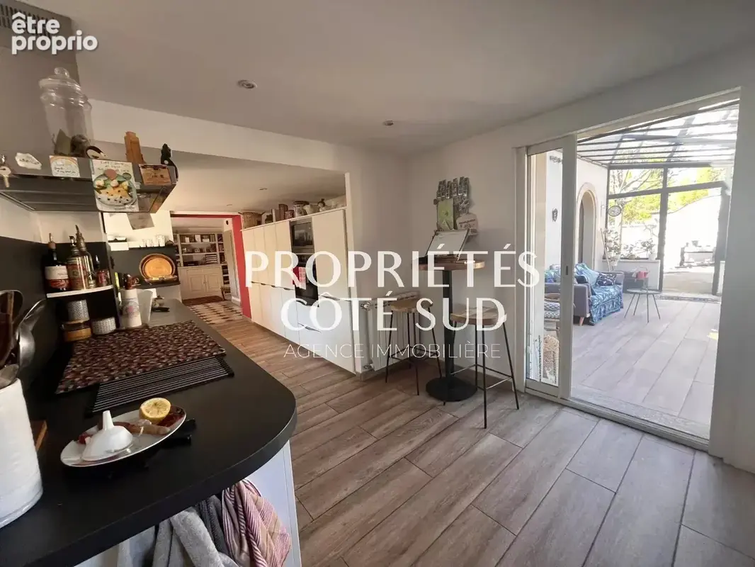 Pujaut, maison de caractère 246 m2  piscine  165 m2 de potentiel- **750 000 €  exclusivité** - photo 9