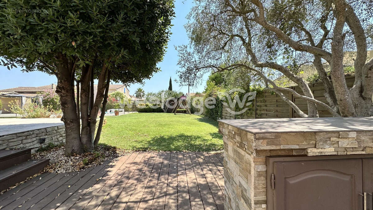 Maison 160 m² à Entraigues-Sur-La-Sorgue  - photo 4