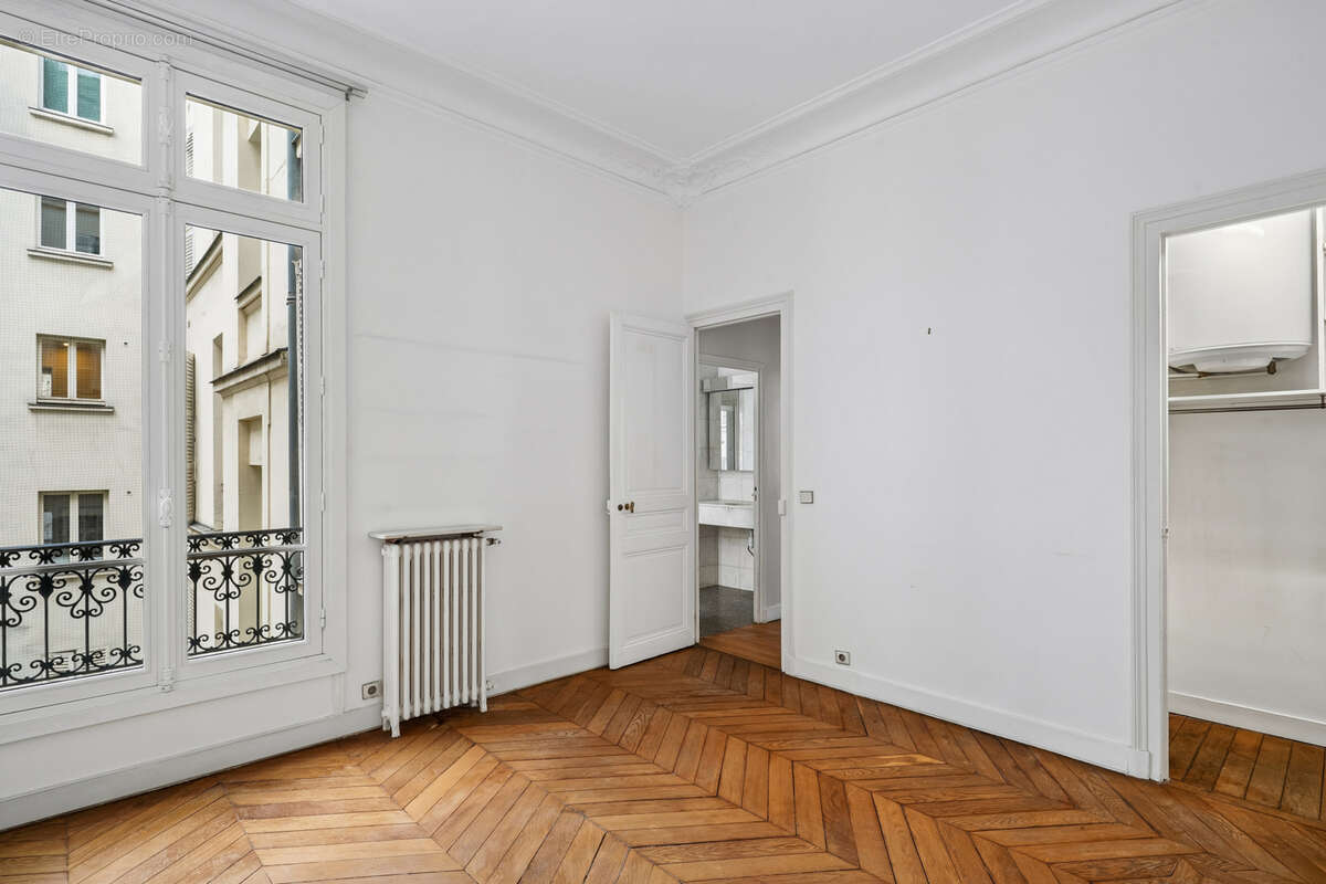Appartement à PARIS-7E