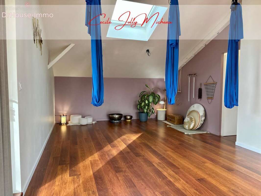 Maison 166 m² à Saint-Seurin-De-Cursac  - photo 9