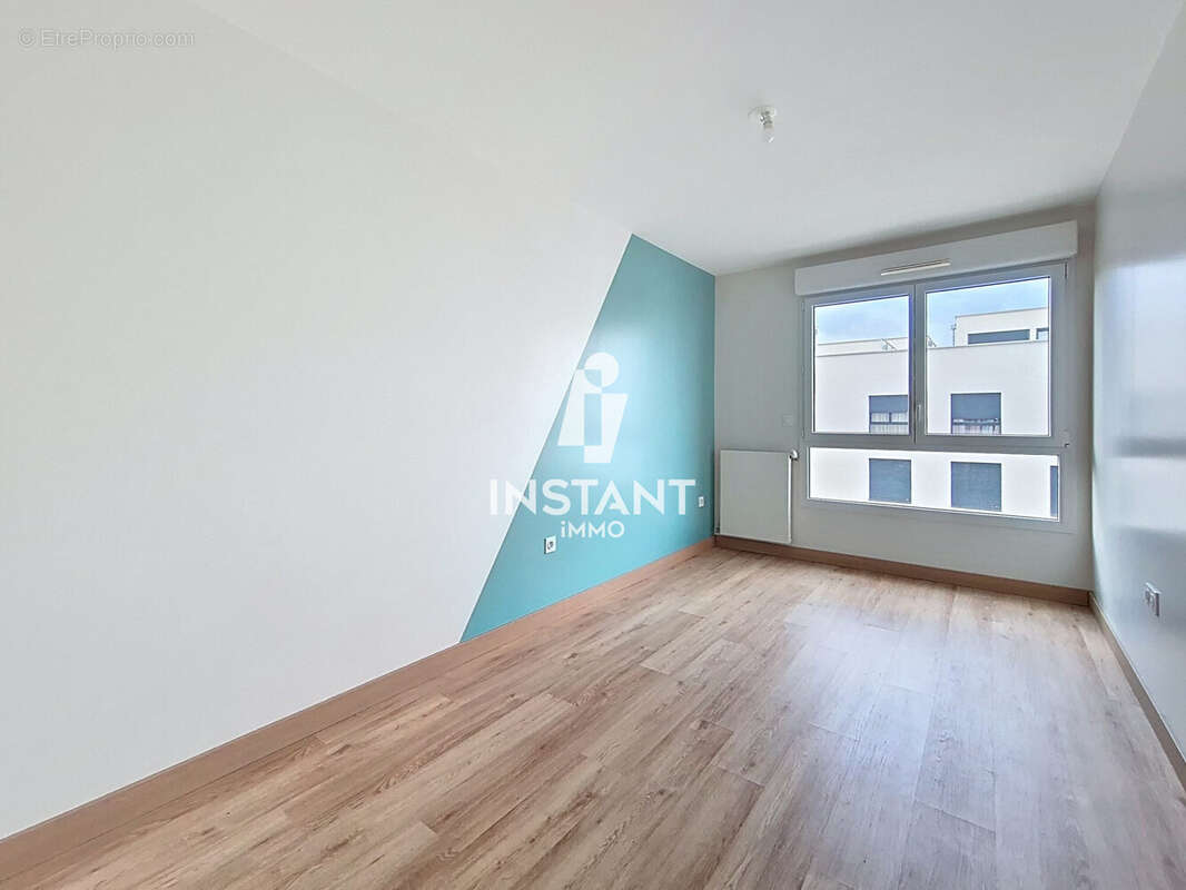 Chambre 2 - Appartement à CRETEIL