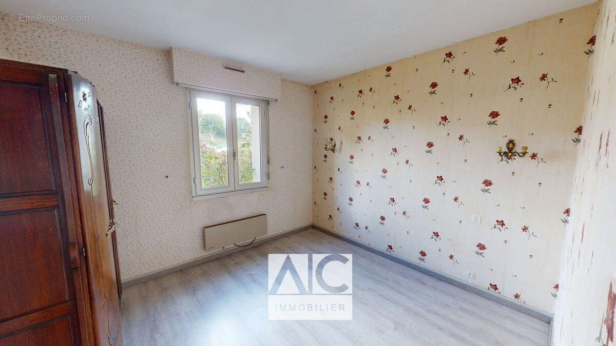 Maison à SAINT-NICOLAS-DU-PELEM