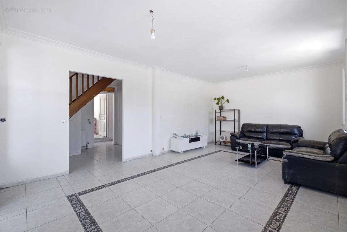 Maison de 6 pièces de 149 m² à Villepinte - photo 2