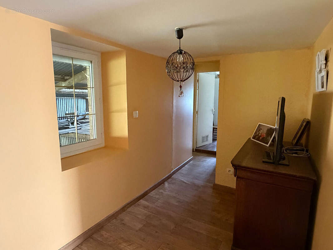 Maison à LACROISILLE