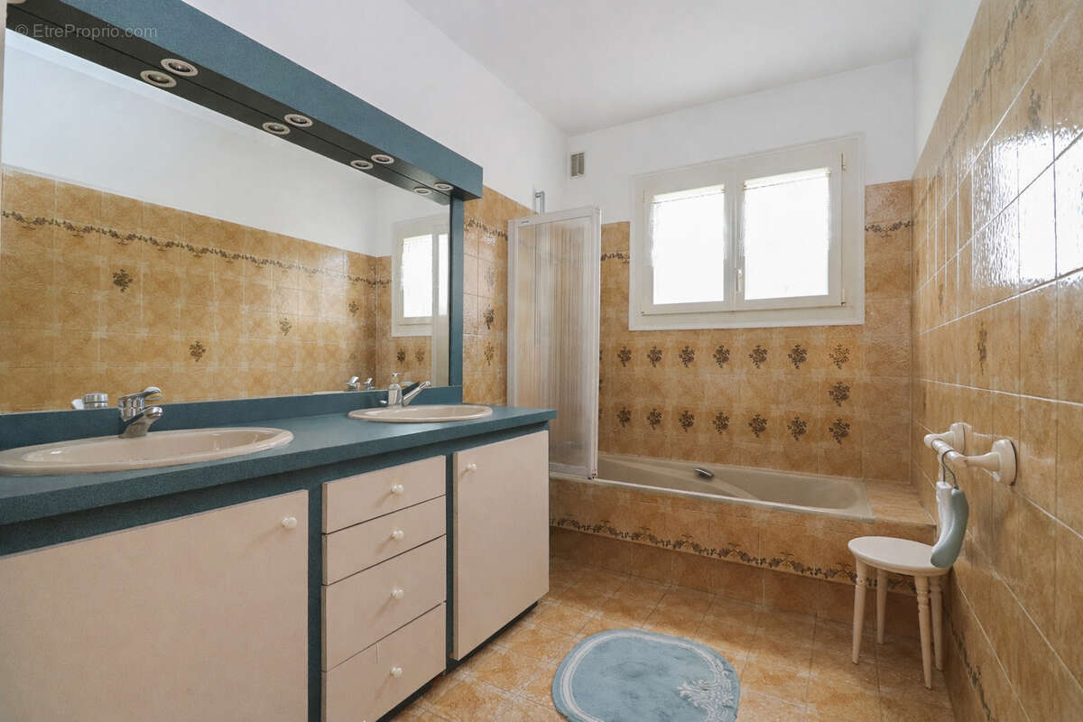 Maison à CORCELLES-LES-MONTS