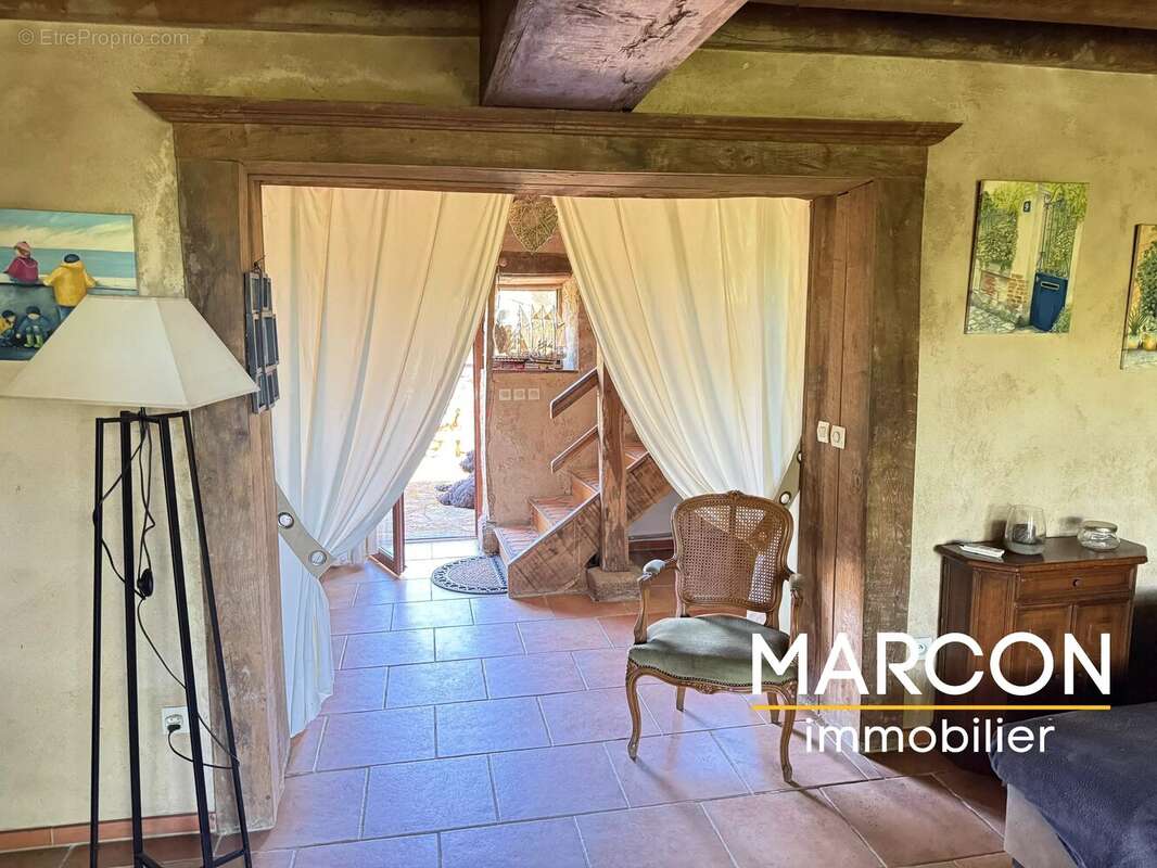 Belle fermette de 176 m² - Secteur JARNAGES - photo 10