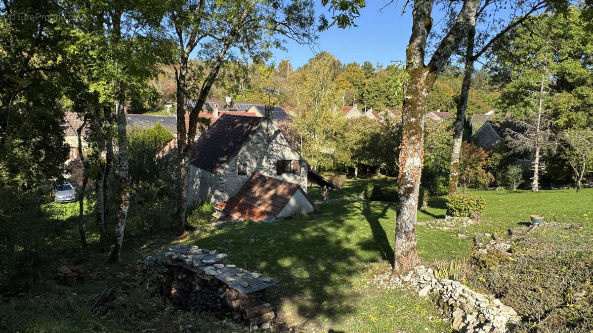 Maison à JOUX-LA-VILLE