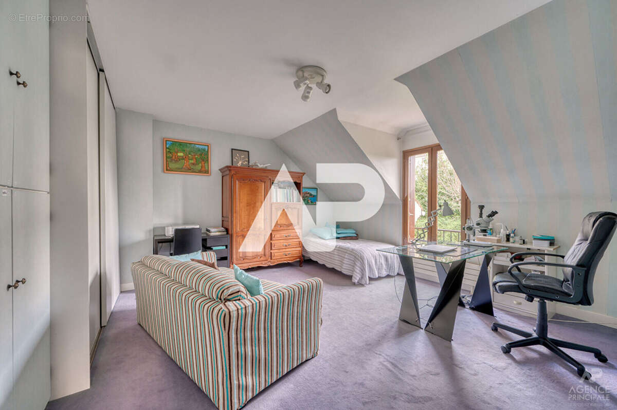 Maison Rueil Malmaison 7 pièce(s) 171m2 - photo 9